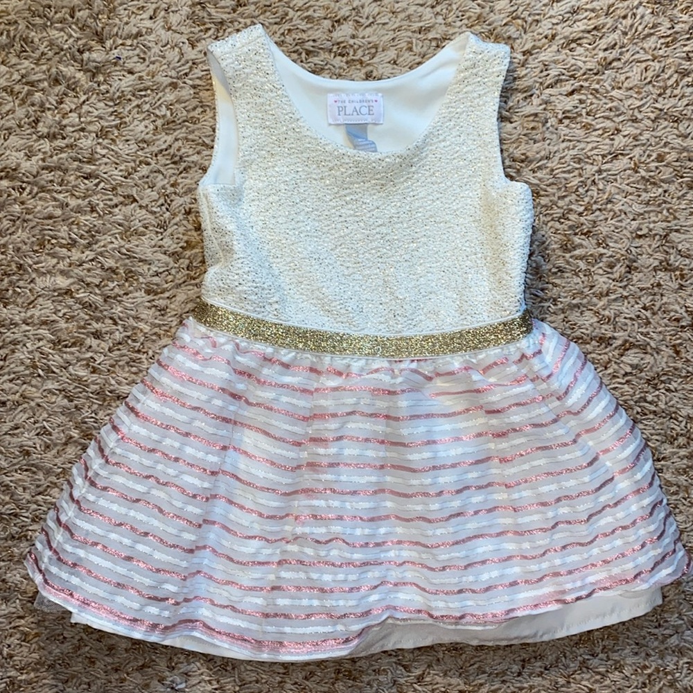 Beautiful 3t girls sleeveless dress in glittery gold and pink.